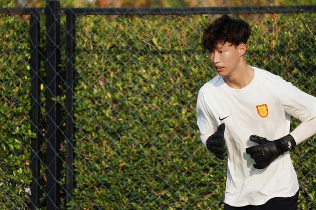 重庆超值引援，姚浩洋转会费700万 迪马塔非射手 给向余望当僚机