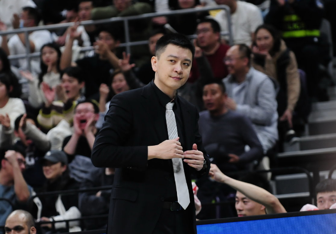 海星体育直播-突发！曝辽篮主帅杨鸣辞职已获俱乐部批准 由助教乌戈接任