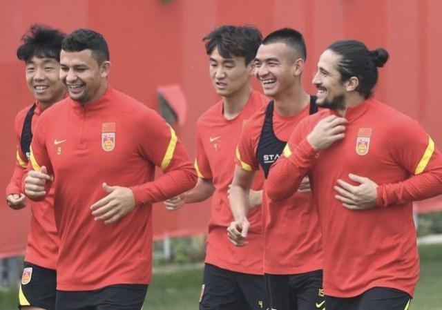 海星体育-国足人员框架已趋于稳定 中卫组合成首要解决问题